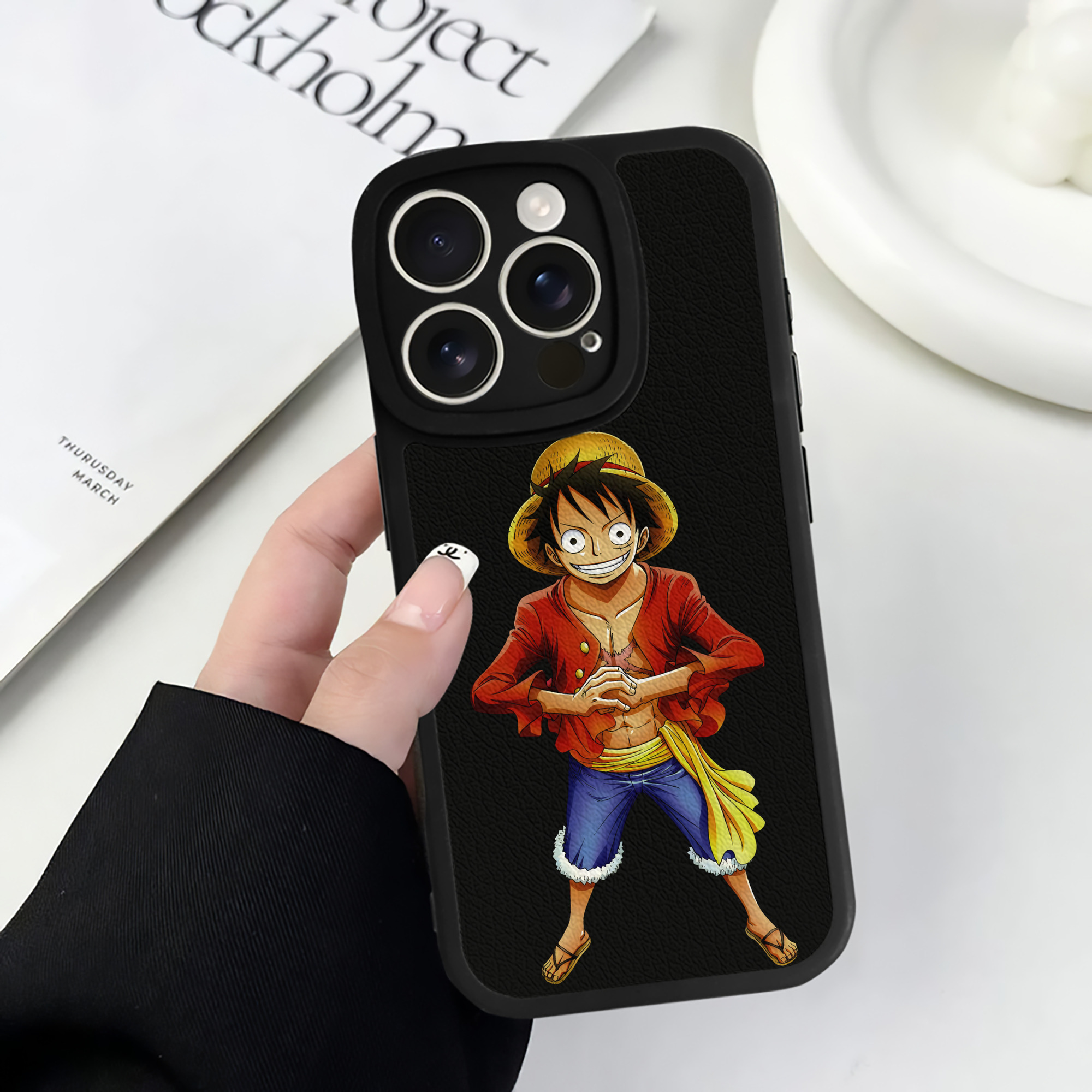 （画像用） ワンピース モンキー・D・ルフィ ONE PIECE Monkey D. Luffy 【iPhone 16シリーズ対応】シリコンスマホケース（レザー調） 材質：シリコン